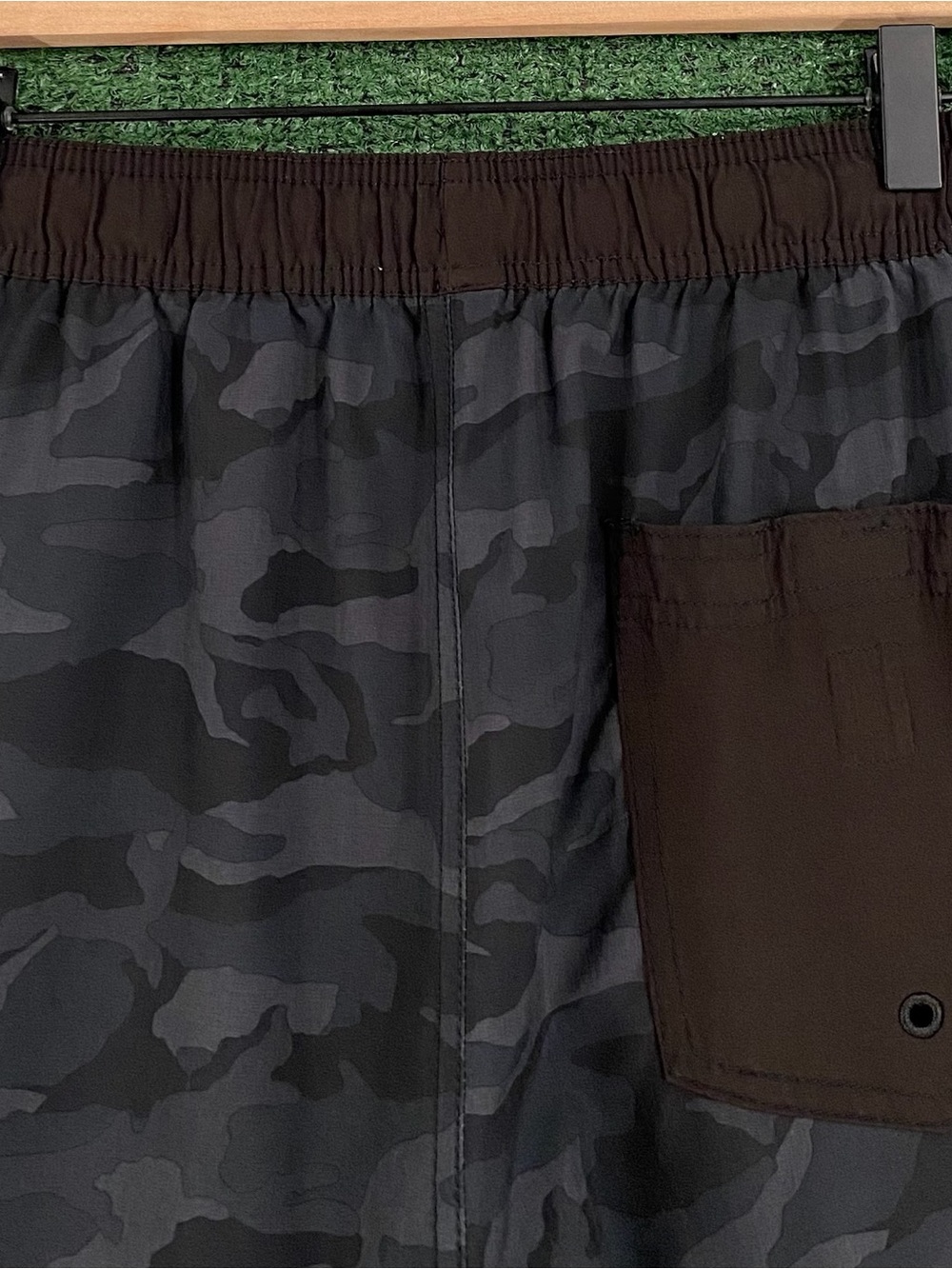 Vuori Kore Performance Black Watercolor Camo Camouflage Lined Shorts Mens Medium - Picture 6 of 8